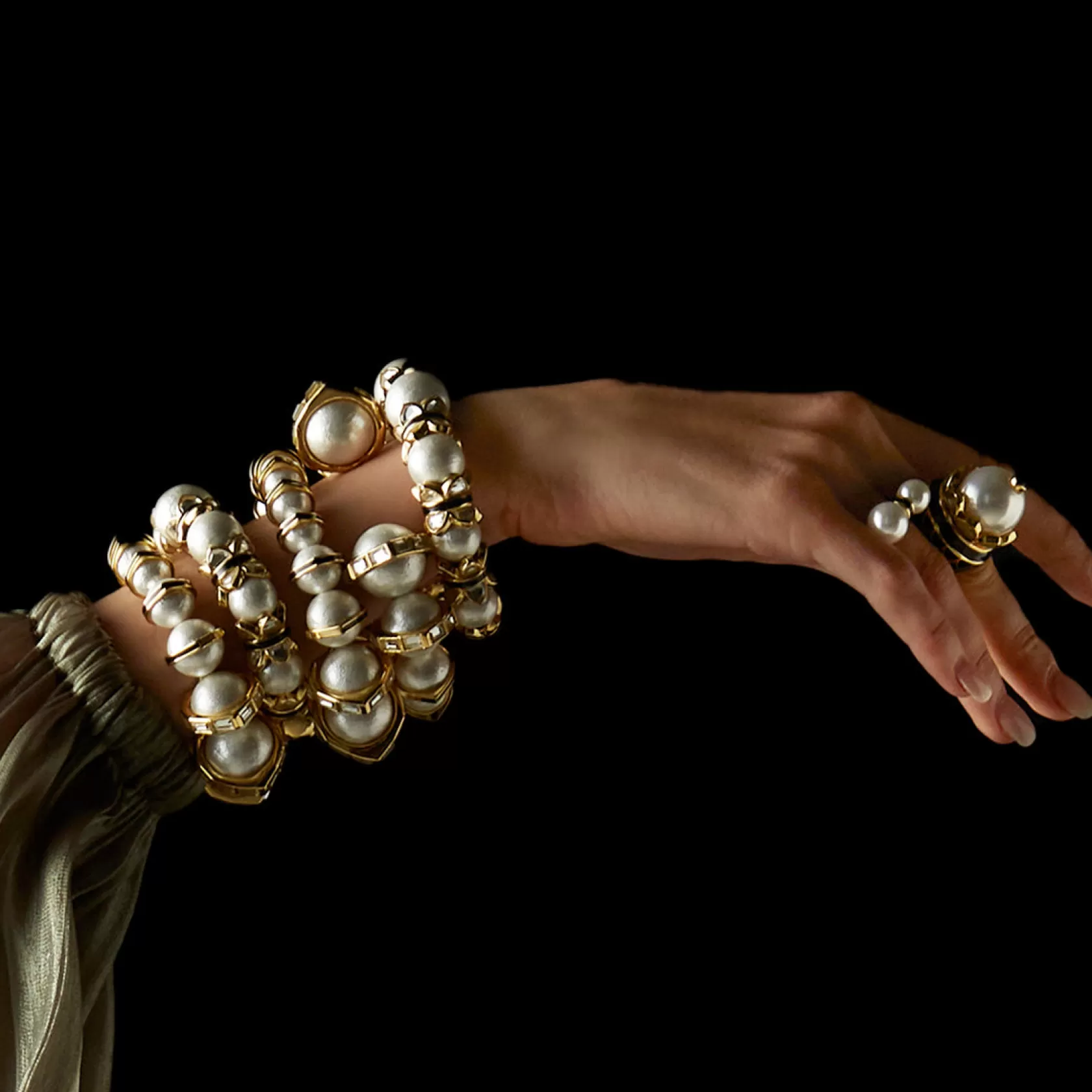 Rings*Isharya Amina Pearl Dome Ring Black