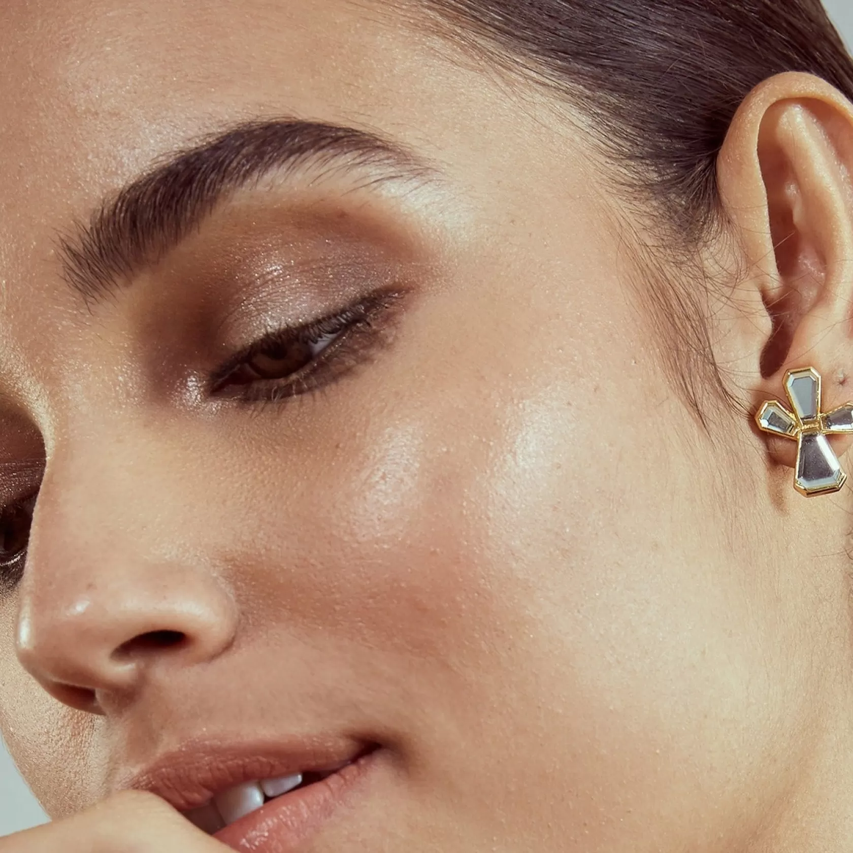 Earrings*Isharya Ayaana Abstract Petals Stud Earrings