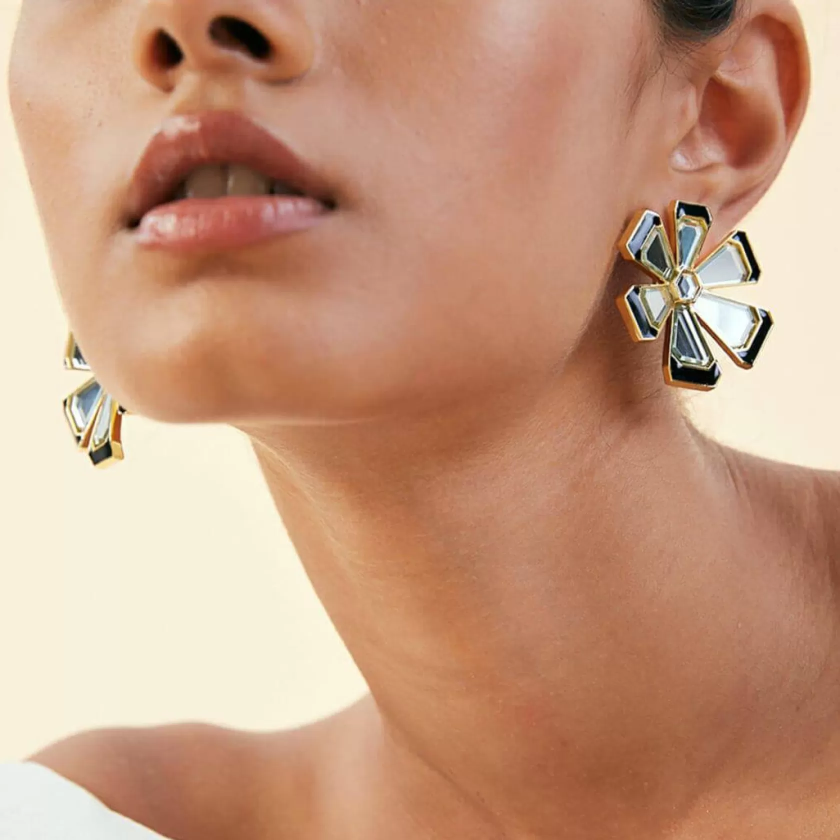 Earrings*Isharya Ayaana Mirror Enamel Floral Stud