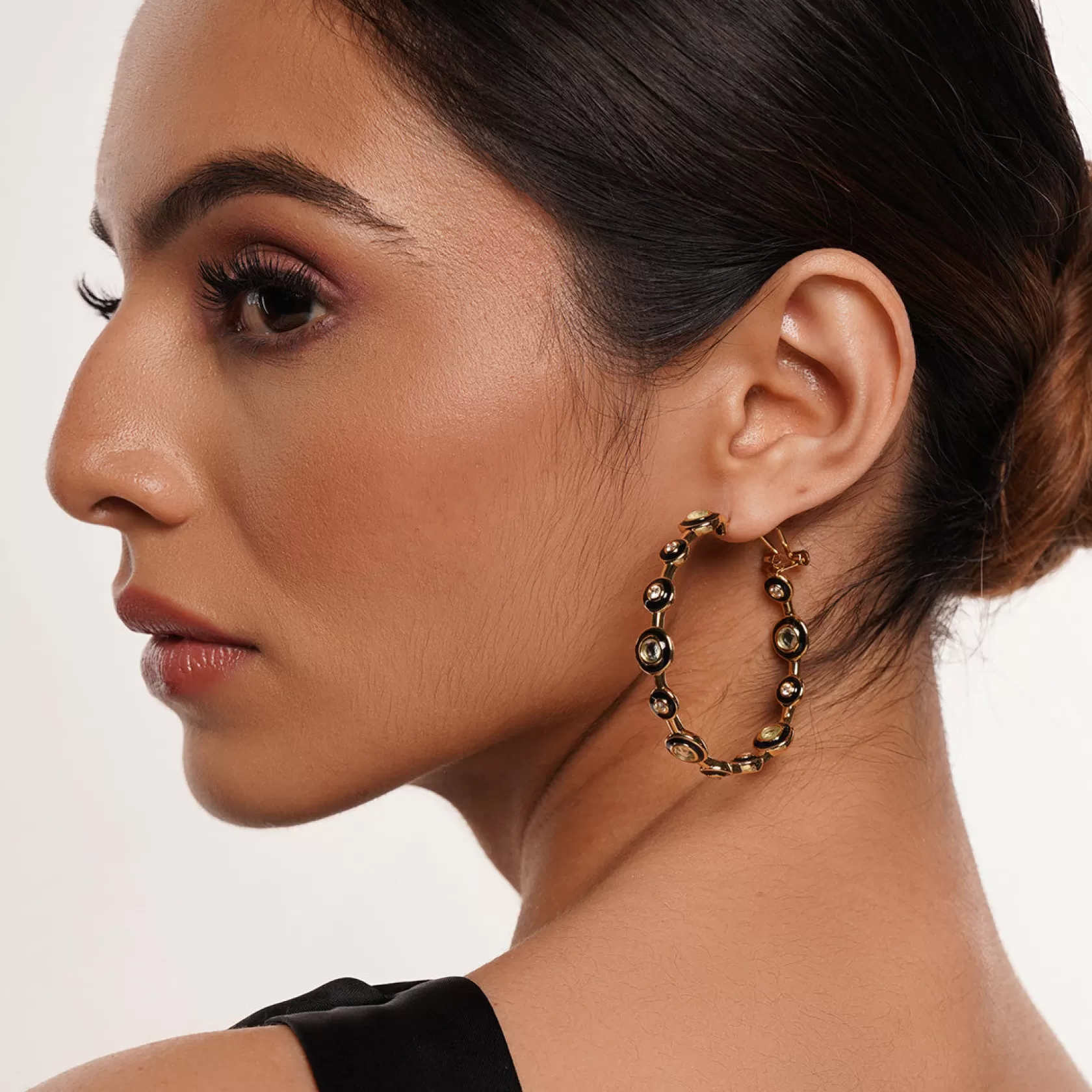 Earrings*Isharya Just Jamiti Oversized Hoops Black