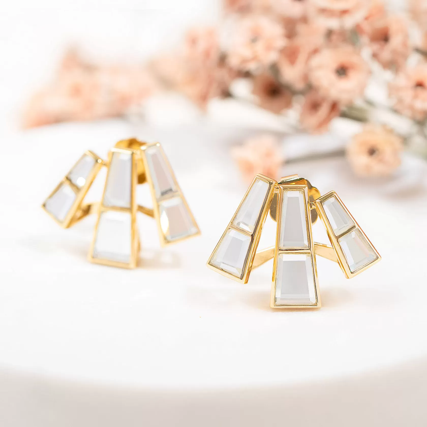 Earrings*Isharya Three Pillars Stud Earrings White